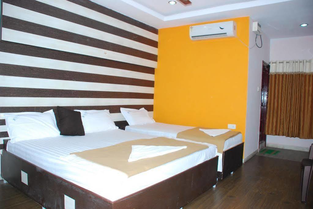 Hôtel Jayalakshmi Residency à Tirupati Extérieur photo